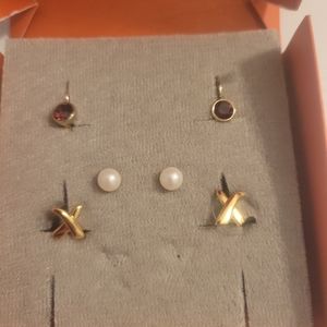 Yanbal set of earrings